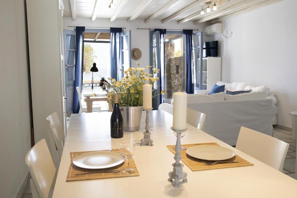 Beachfront 2Br Apartment - Free Parking Livadi  외부 사진