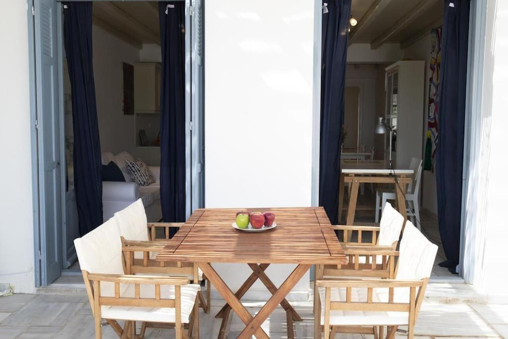 Beachfront 2Br Apartment - Free Parking Livadi  외부 사진